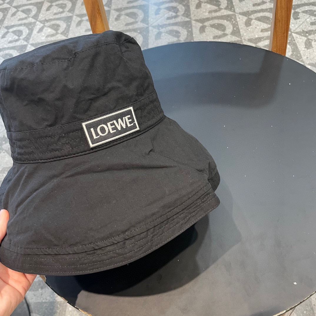 Loewe Caps